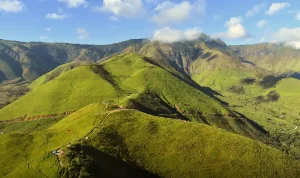 Keindahan Danau Toba Pemandangan Indah bukit Holbung