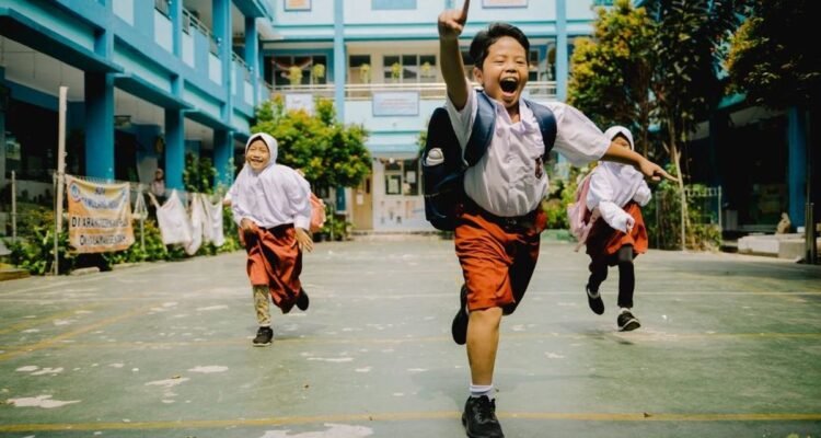 Masuk Sekolah